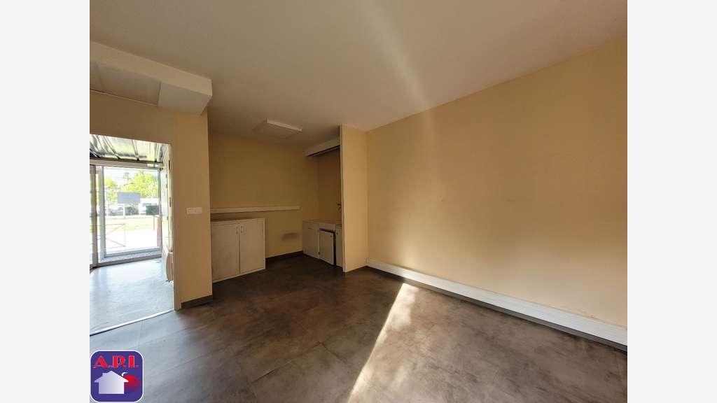 À louer local pro de 60m² en RDC à Lavelanet