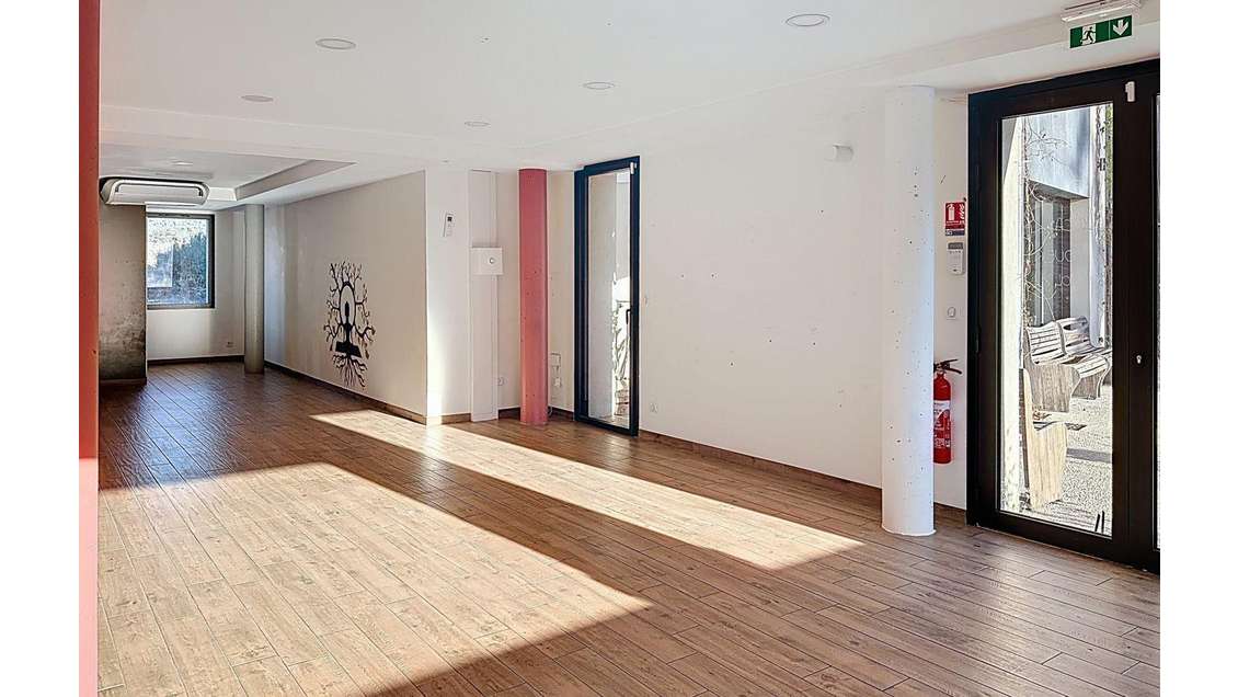 Location local 55m² axe ultra passant au Beausset