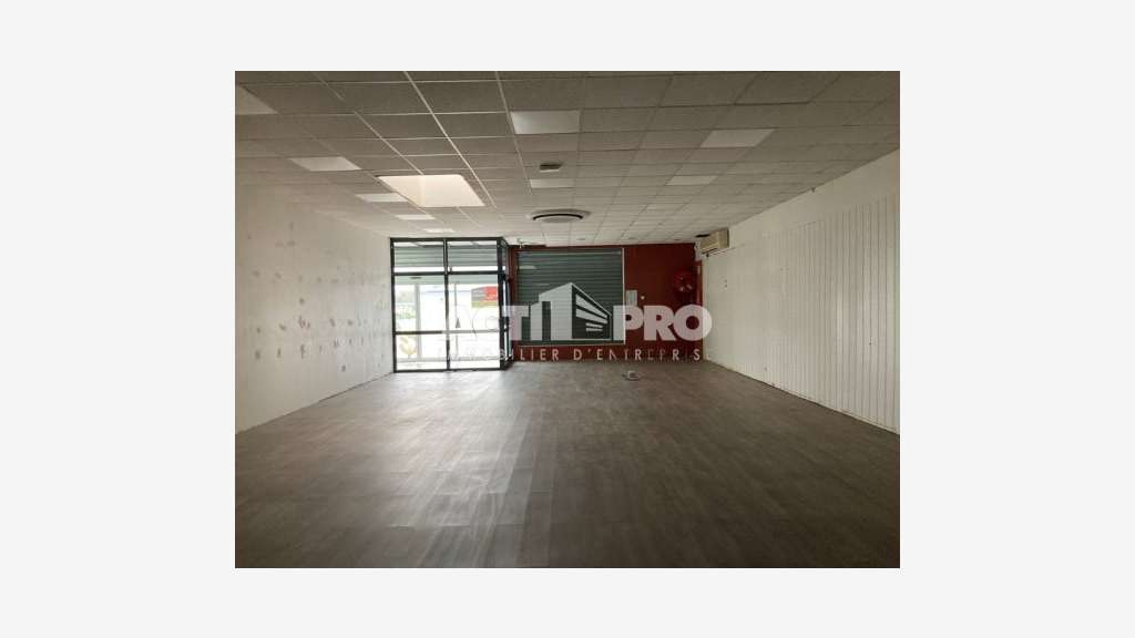 À louer local commercial 329m² Le Boulou