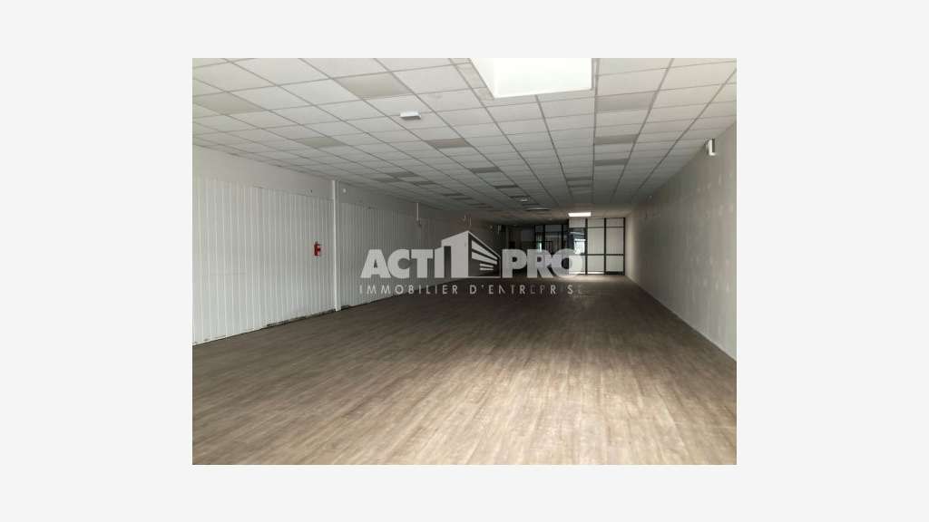 À louer local commercial 329m² Le Boulou