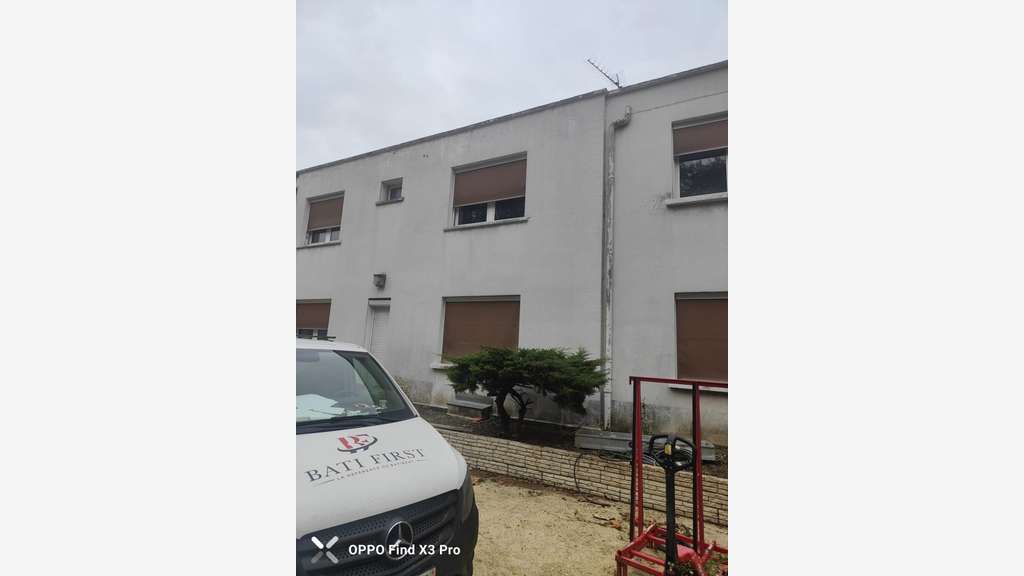 A louer local commercial 369m² au Bourget