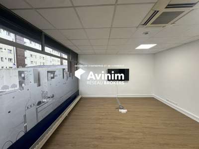 A louer local commercial 228m² Le Bourget