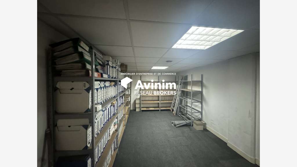 A louer local commercial 228m² Le Bourget