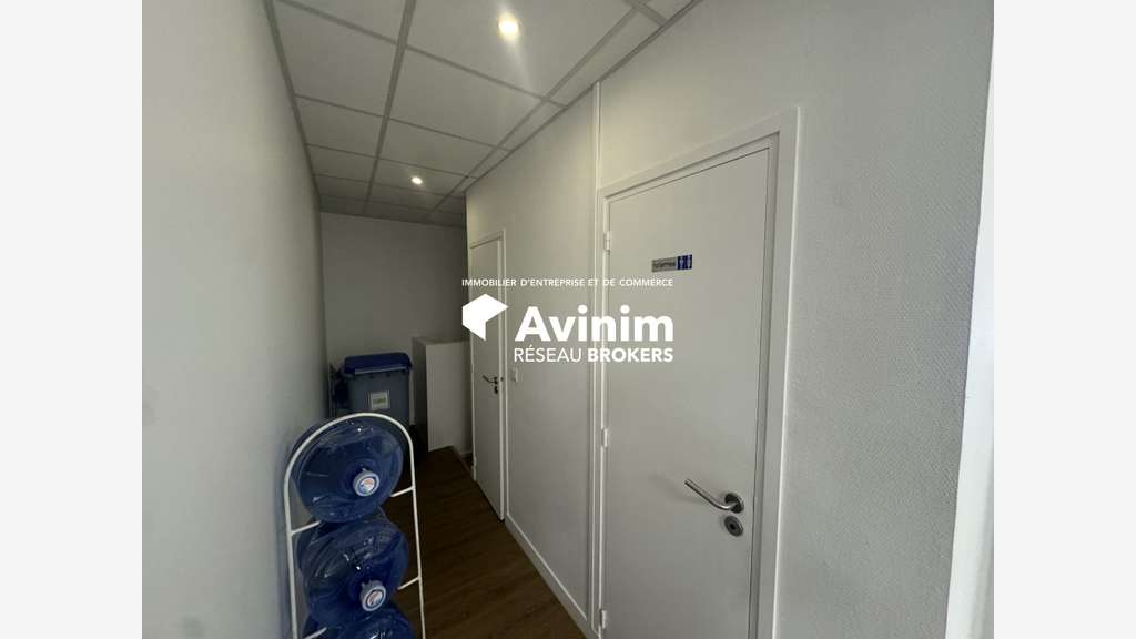 A louer local commercial 228m² Le Bourget