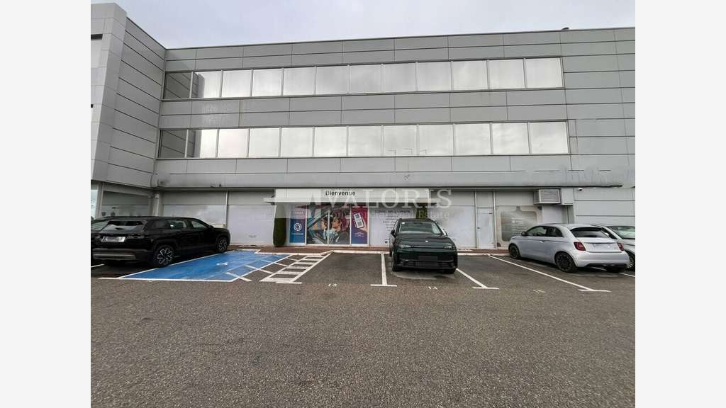 Loue ensemble commercial 4200m² le Cannet Campon