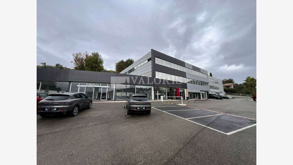 Loue ensemble commercial 4200m² le Cannet Campon