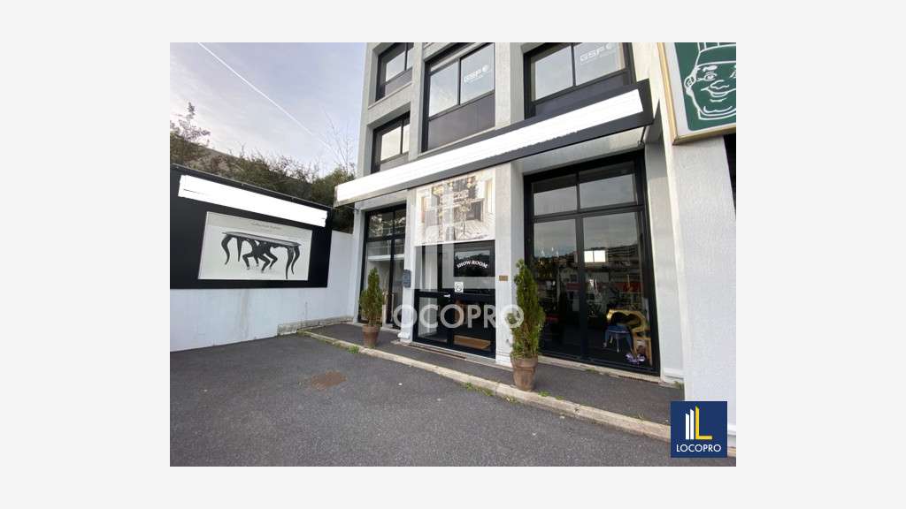 Loue local commercial périurbain 180m² le Cannet