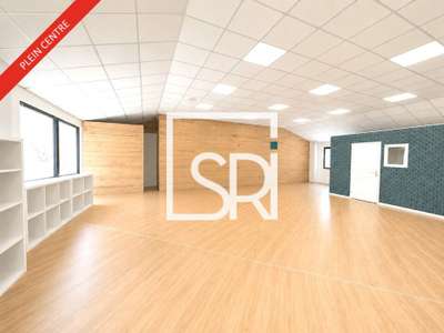 Local polyvalent 230m² à louer au Cendre