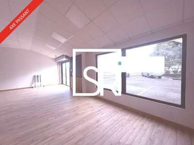 Local polyvalent 230m² à louer au Cendre