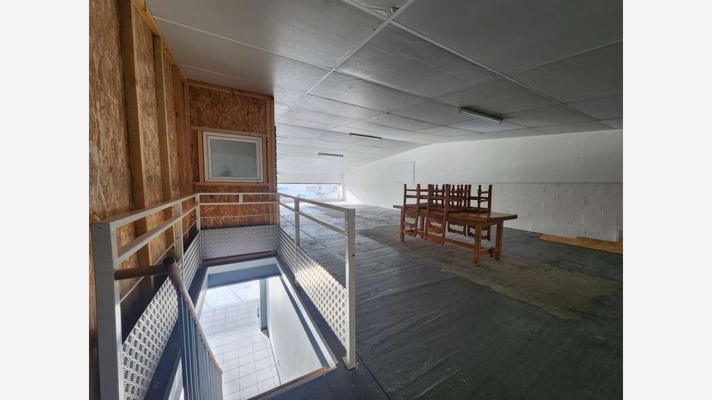 A louer local 204m² empl N°1 le Château d'Oléron