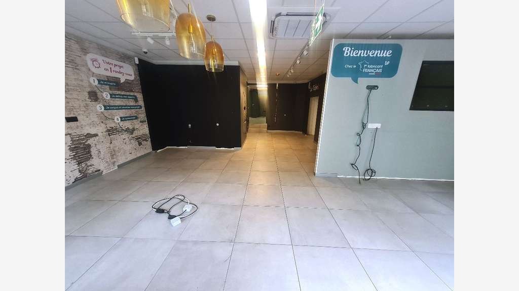 A louer local 94m² au Chesnay Rue de Versailles