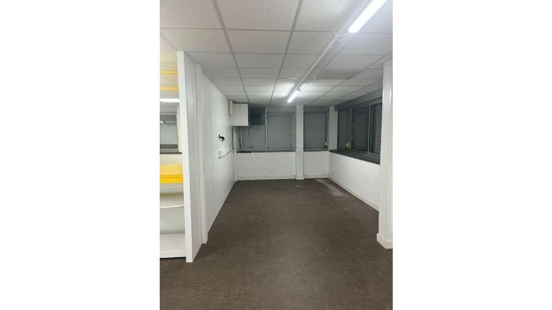 A louer local commercial 360m² Le Coteau