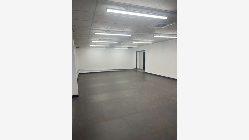 A louer local commercial 360m² au Coteau