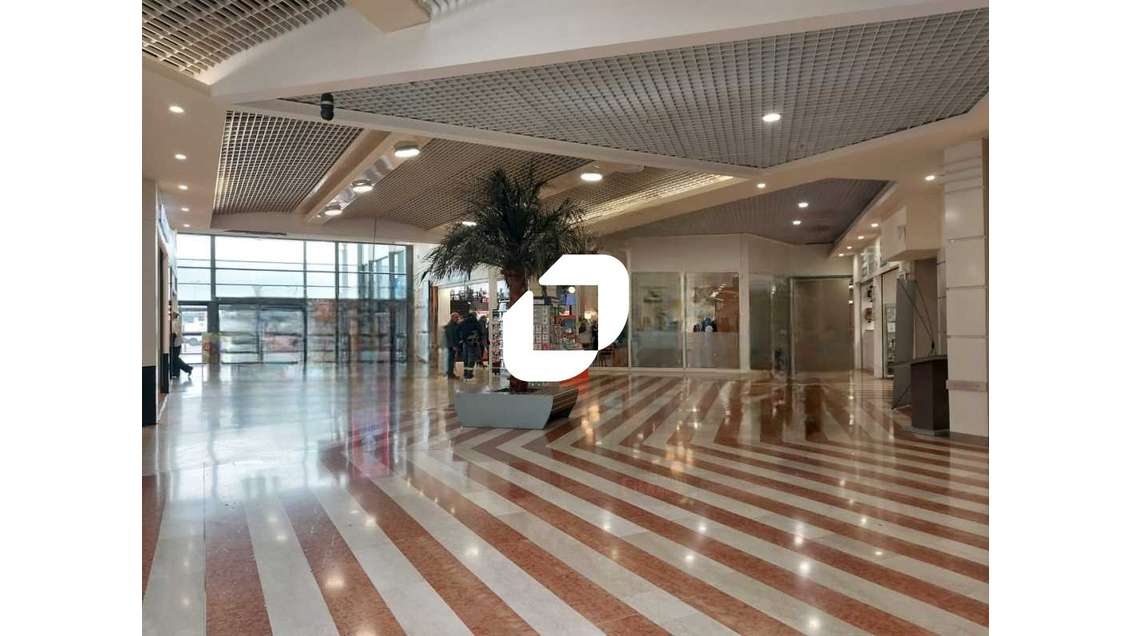 A louer Local commercial 82m² Le cres