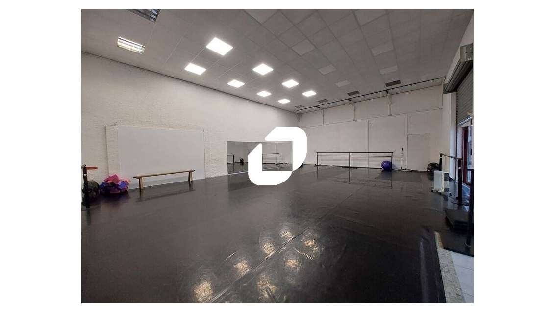 A louer Local commercial 145m² Le cres