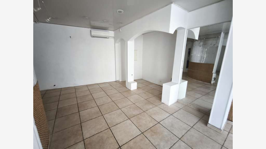 Local commercial 33m² empl premium au Grau du Roi