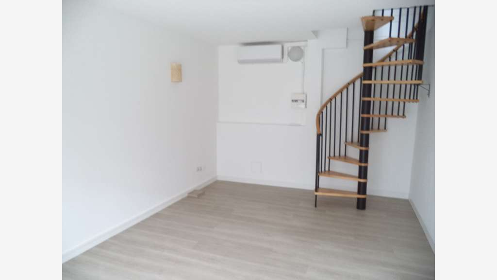 À louer local commercial 20m² + log au Grau du Roi