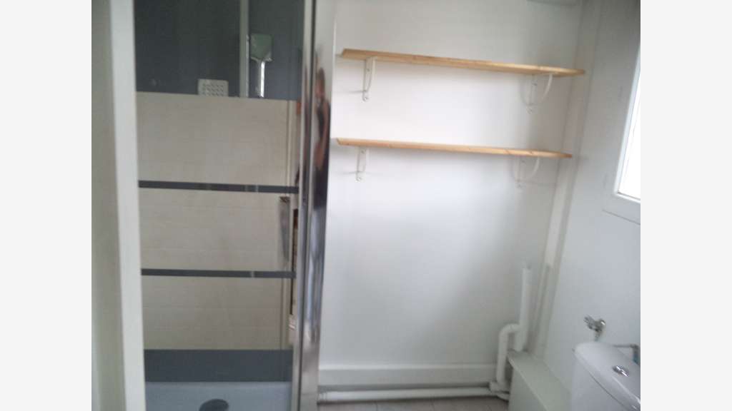 À louer local commercial 20m² + log au Grau du Roi