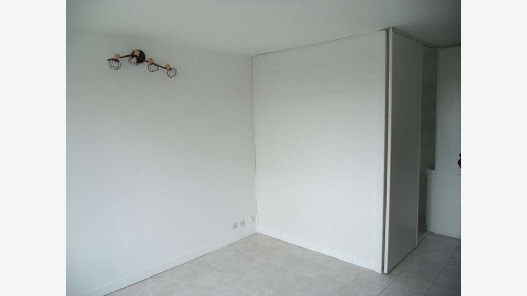 À louer local commercial 20m² + log au Grau du Roi