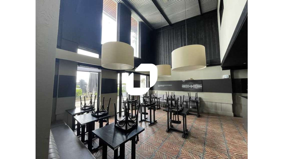 A louer Local commercial 500m² Le haillan