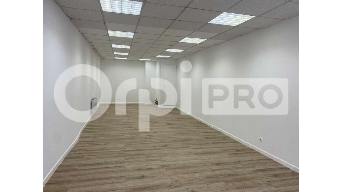 Local 57m² visibilité stratégique à louer Le Havre