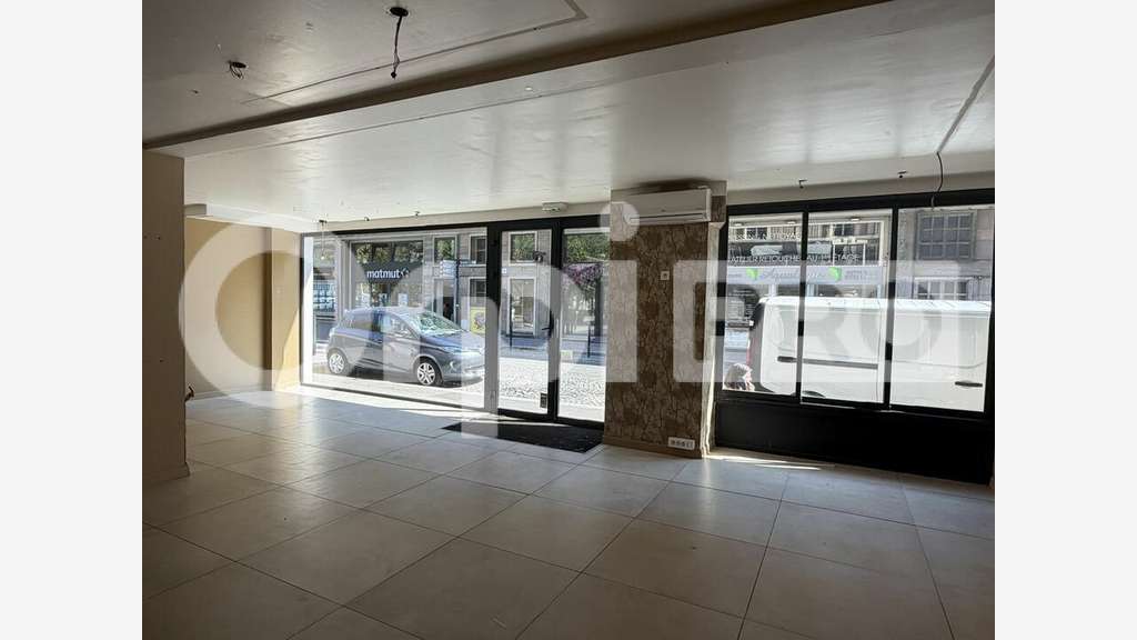 Local traversant 135m² à louer le Havre centre