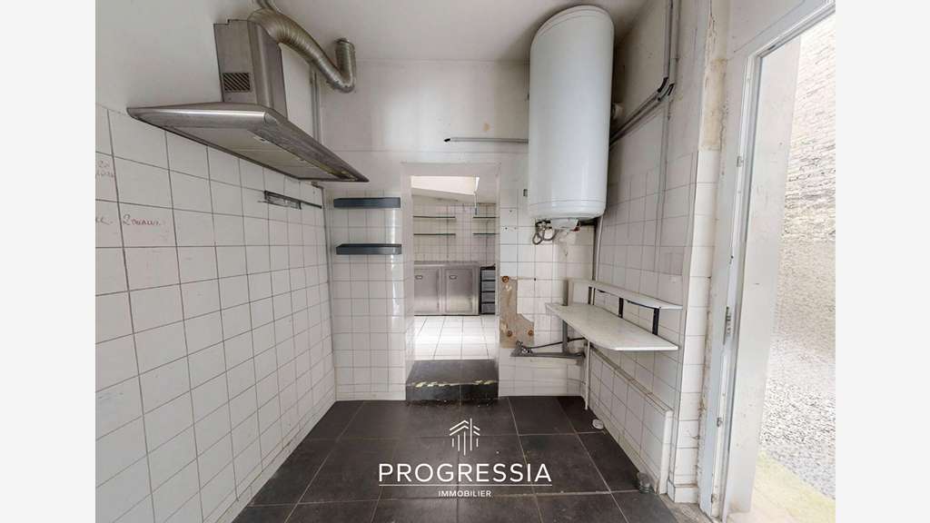 LE HAVRE - LOCAL COMMERCIAL ANGLE DE RUE - 63 M2