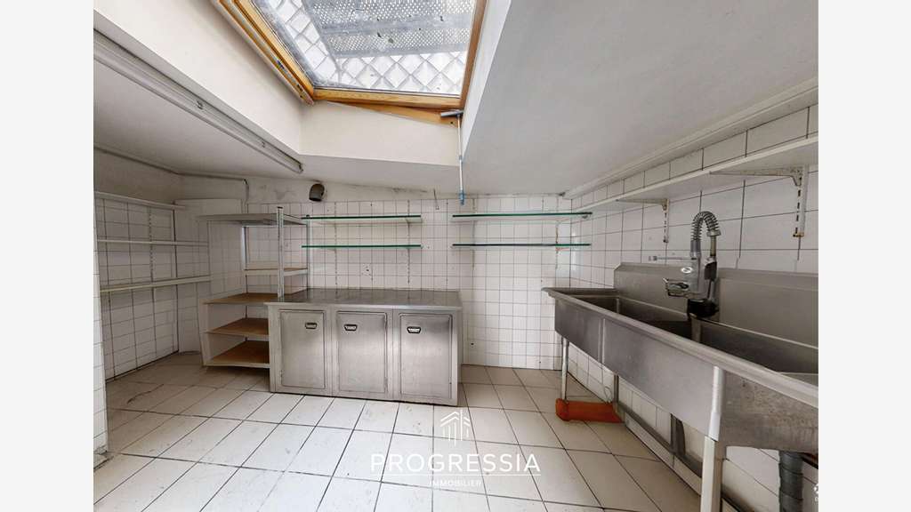 LE HAVRE - LOCAL COMMERCIAL ANGLE DE RUE - 63 M2