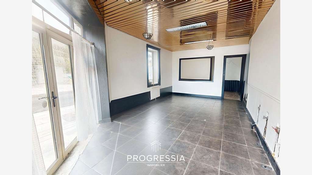 LE HAVRE - LOCAL COMMERCIAL ANGLE DE RUE - 63 M2
