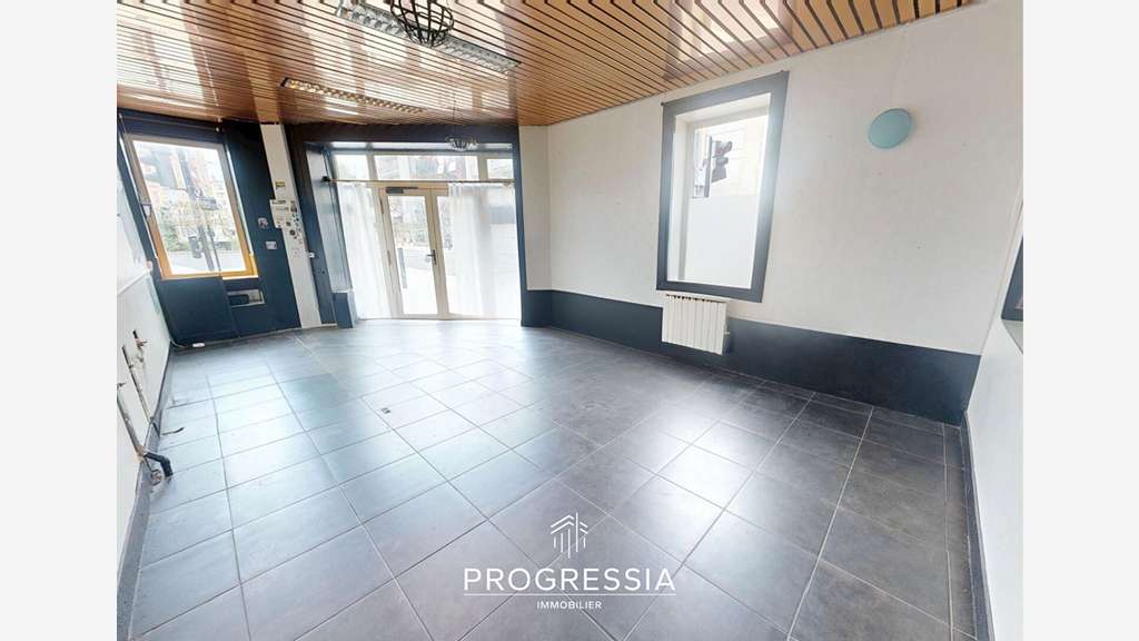 LE HAVRE - LOCAL COMMERCIAL ANGLE DE RUE - 63 M2