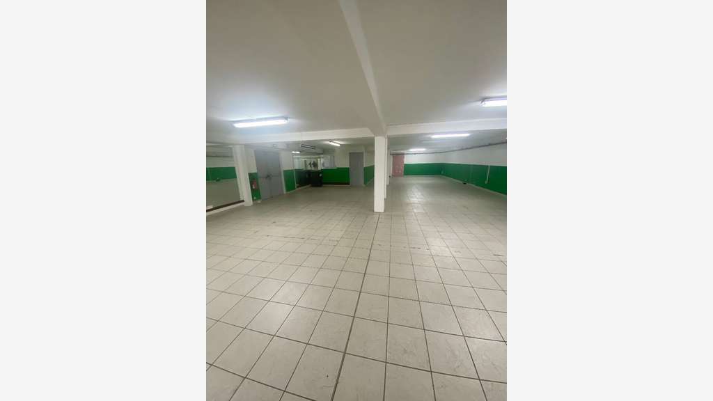 A louer local 270m² Le Lamentin ZI Les Mangles