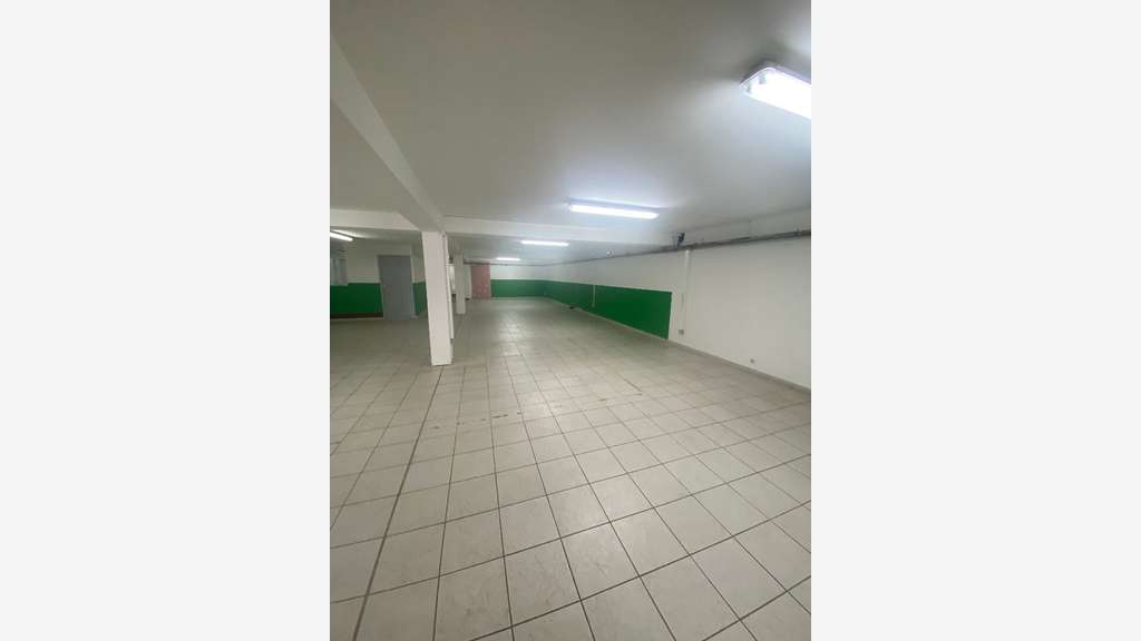 A louer local 270m² Le Lamentin ZI Les Mangles