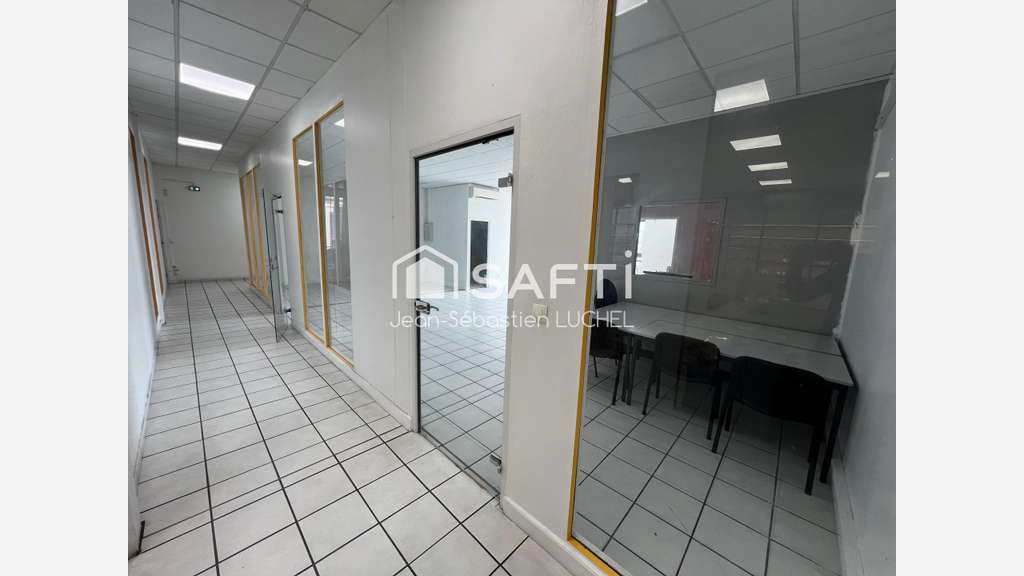 Loue local cial de 88m² au 1er étage au Lamentin