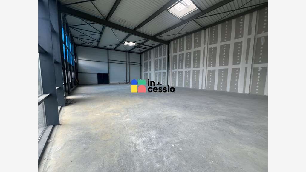 A louer cellule commerciale 300m² Le Mans Sud