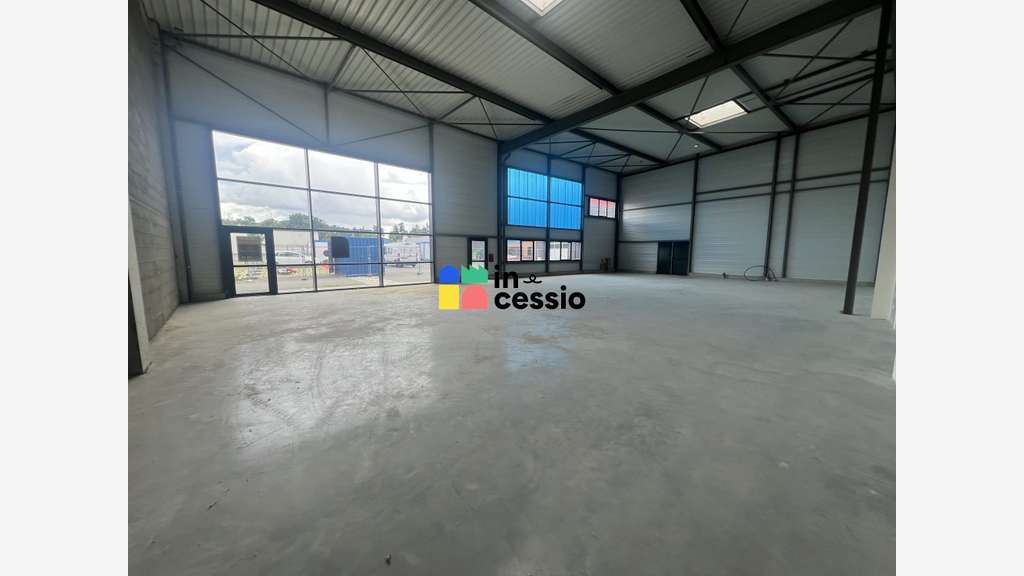 A louer cellule commerciale 300m² Le Mans Sud