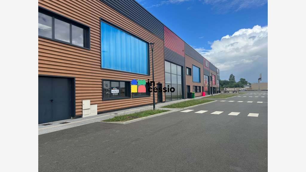 A louer cellule commerciale 300m² Le Mans Sud