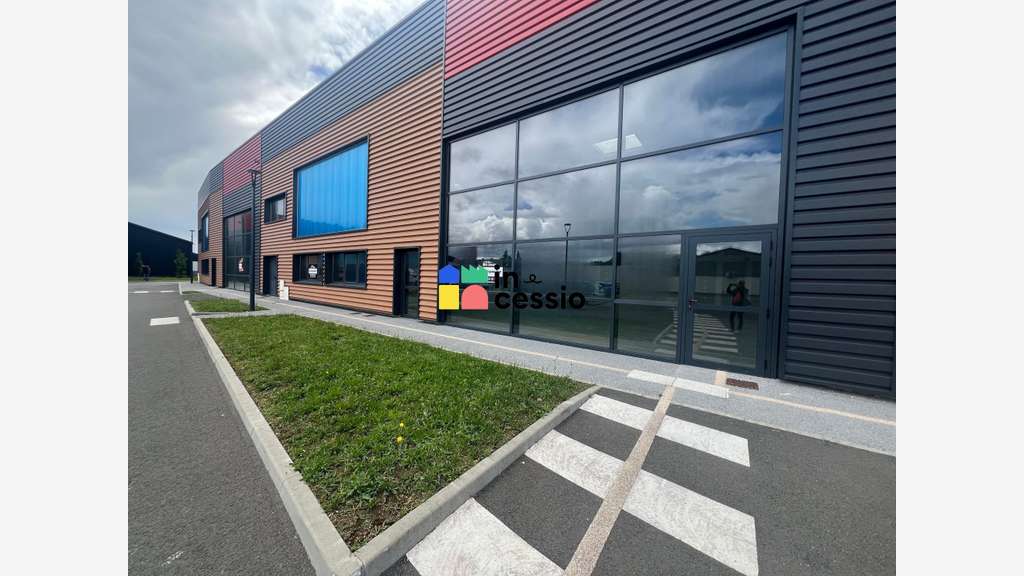 A louer cellule commerciale 300m² Le Mans Sud