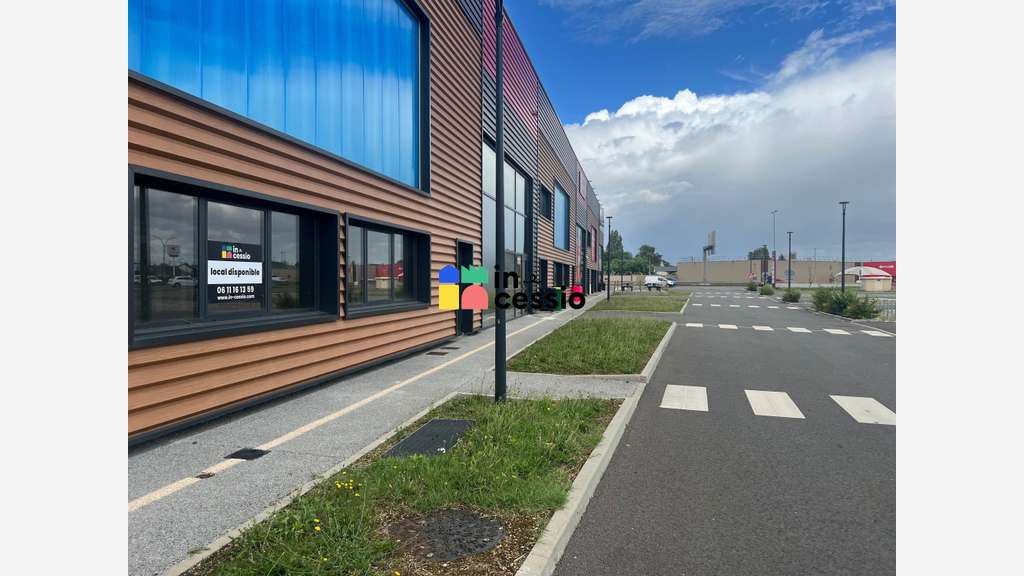 A louer cellule commerciale 300m² Le Mans Sud
