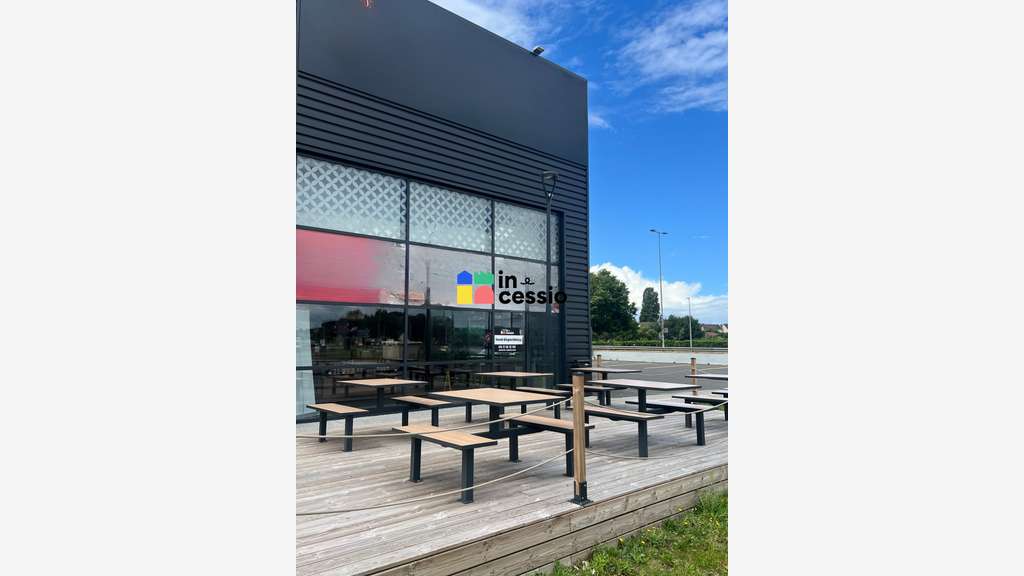 A louer cellule commerciale 300m² Le Mans Sud 