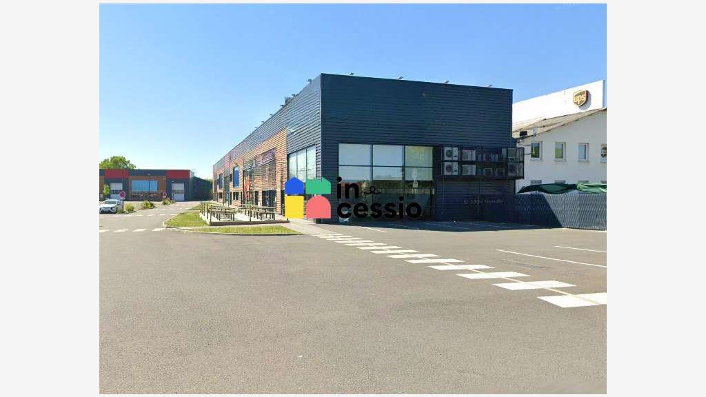 A louer cellule commerciale 300m² Le Mans Sud 