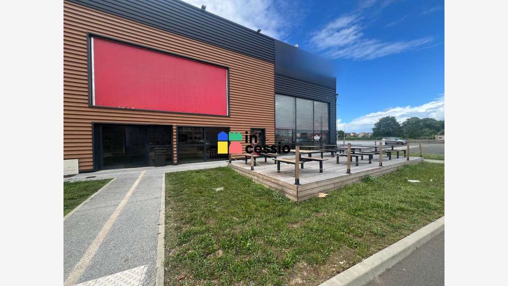 A louer cellule commerciale 300m² Le Mans Sud 