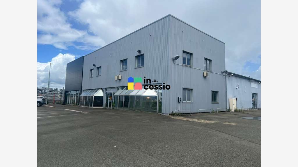 Loue 1950m² Le Mans Sud emplacement commercial N°1