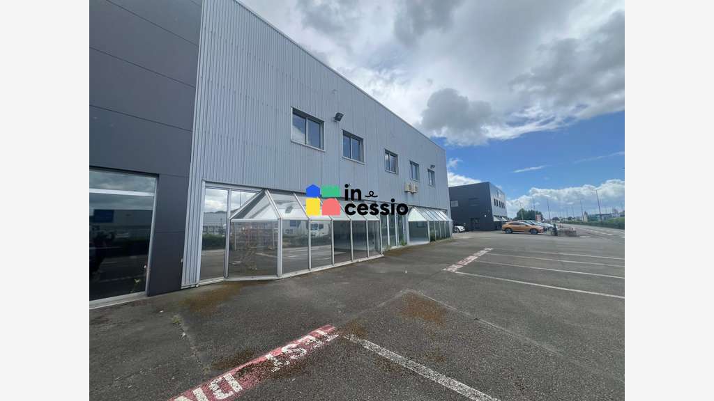 Loue 1950m² Le Mans Sud emplacement commercial N°1