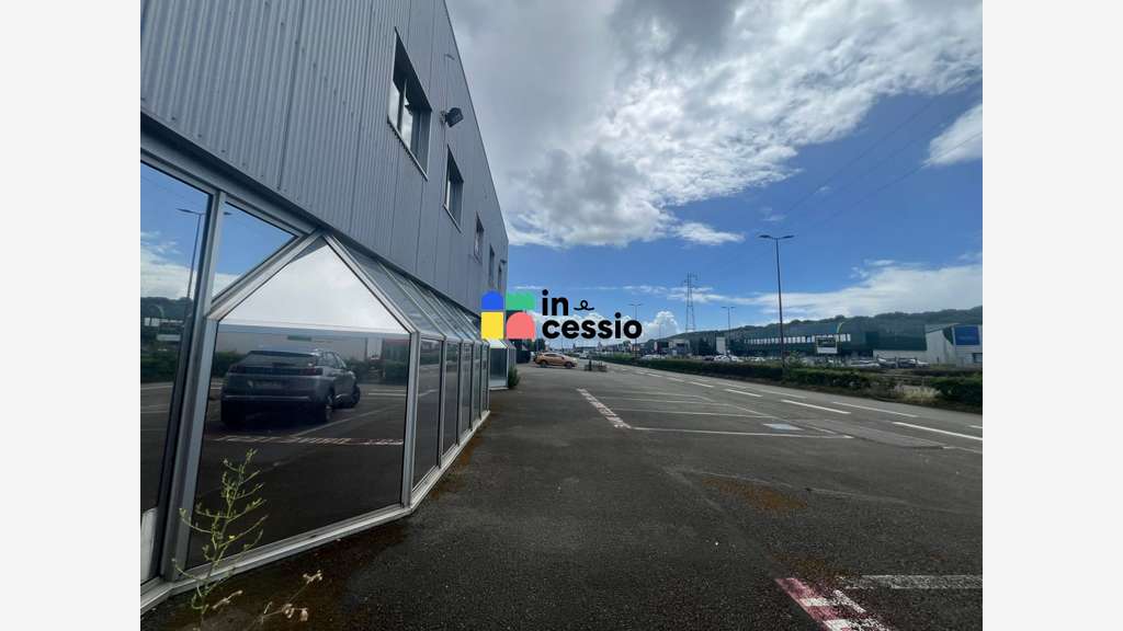 Loue 1950m² Le Mans Sud emplacement commercial N°1