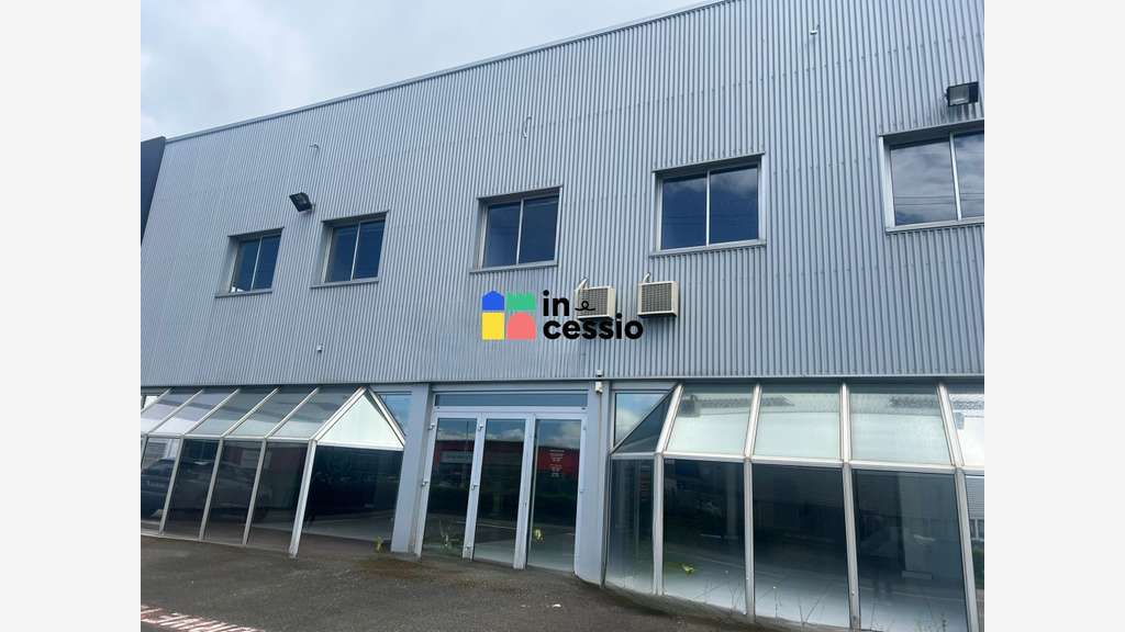 Loue 1950m² Le Mans Sud emplacement commercial N°1