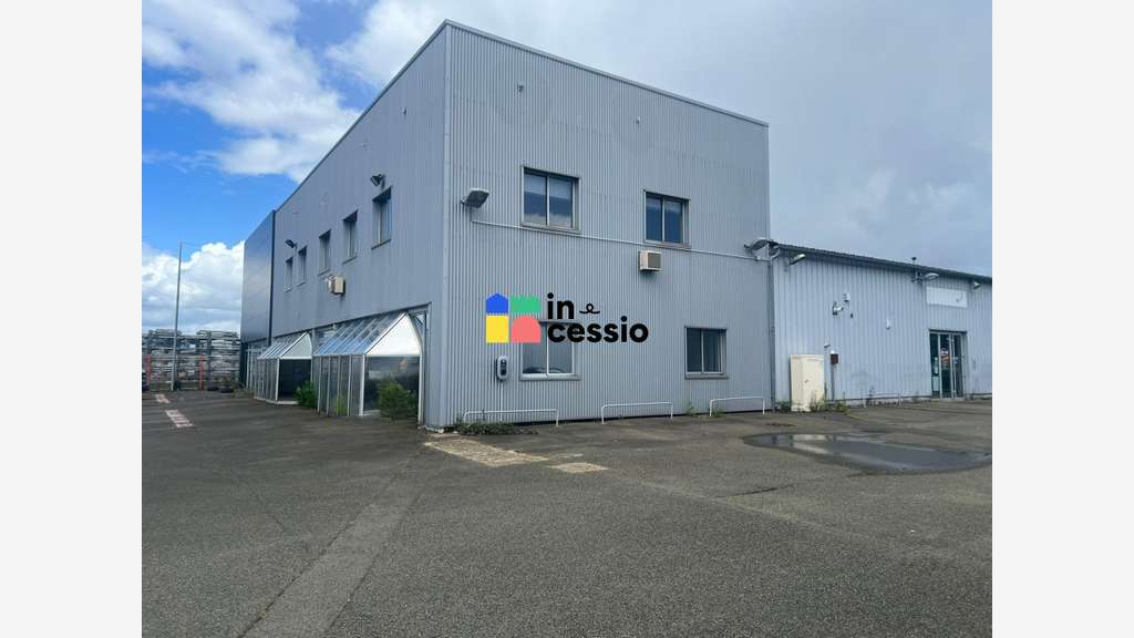 Loue 1950m² Le Mans Sud emplacement commercial N°1