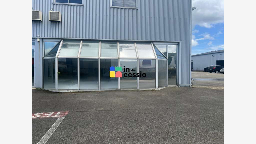Loue 1950m² Le Mans Sud emplacement commercial N°1