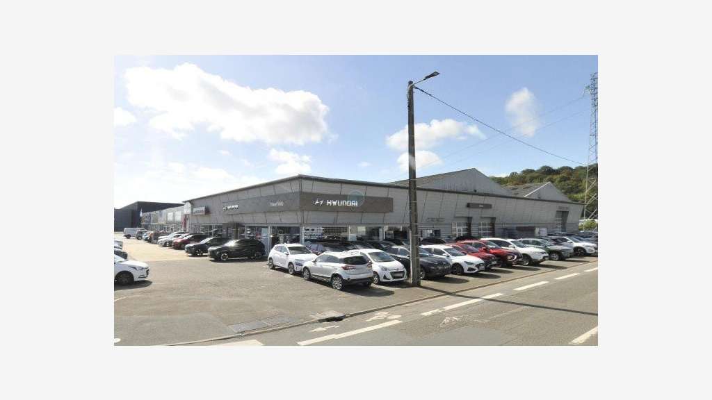 A louer local commercial 974m² au Mans
