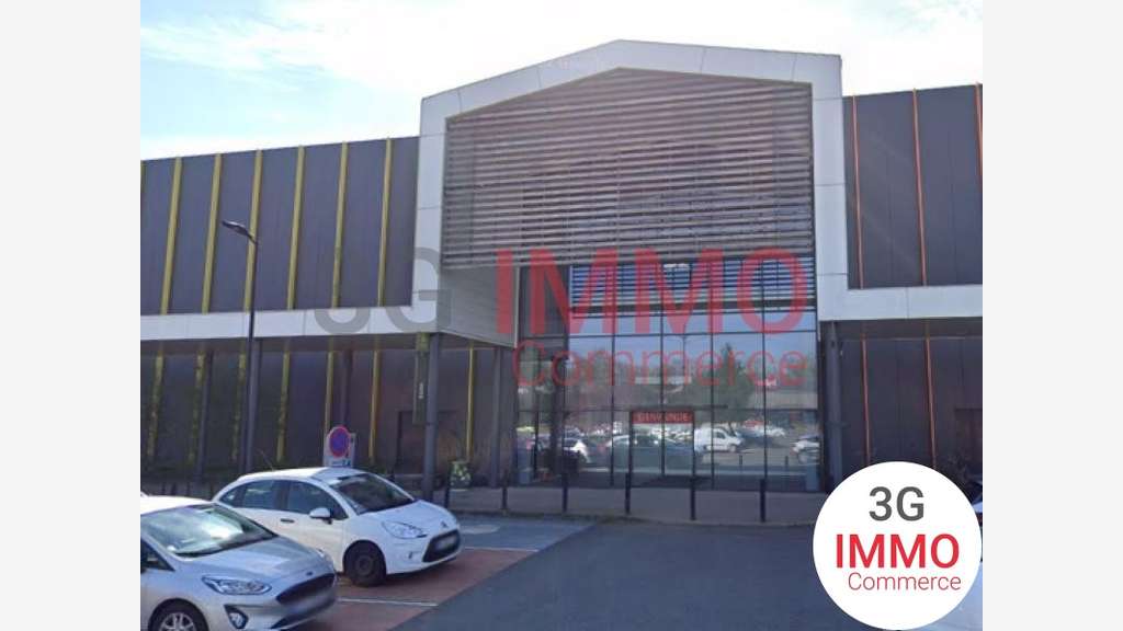 A louer local commercial 3000m² Le Mans zone nord