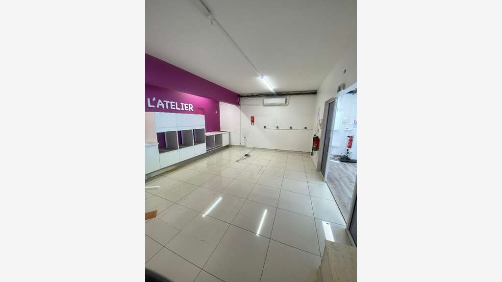 Local commercial 85 m2, Le Marin, en état .
